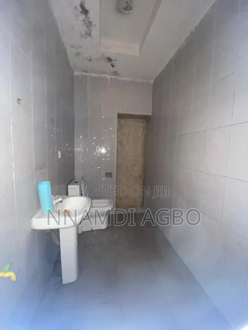Mini Flat in Osapa london for rent