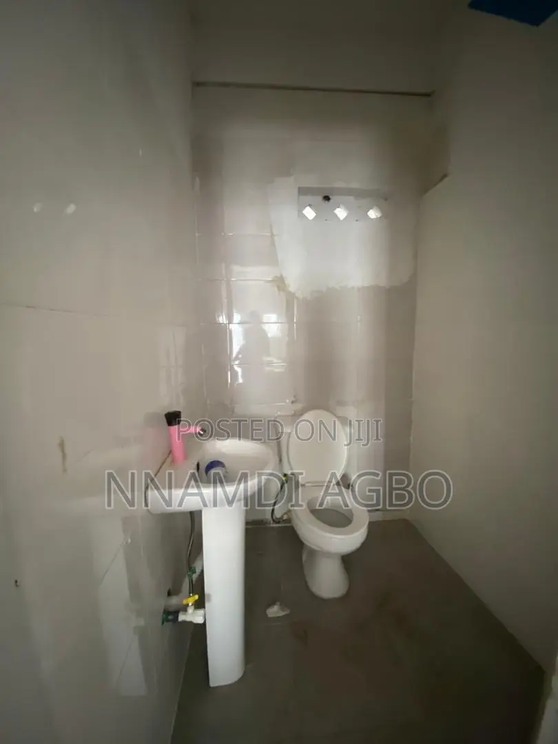 Mini Flat in Osapa london for rent