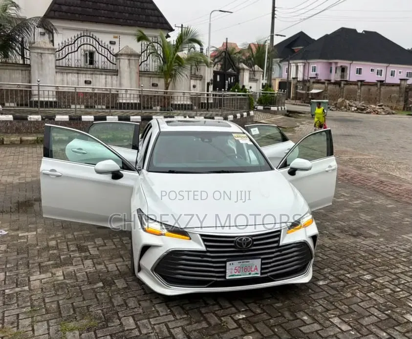 Toyota Avalon Limited FWD Sedan (3.5L V6 8A) 2019 White