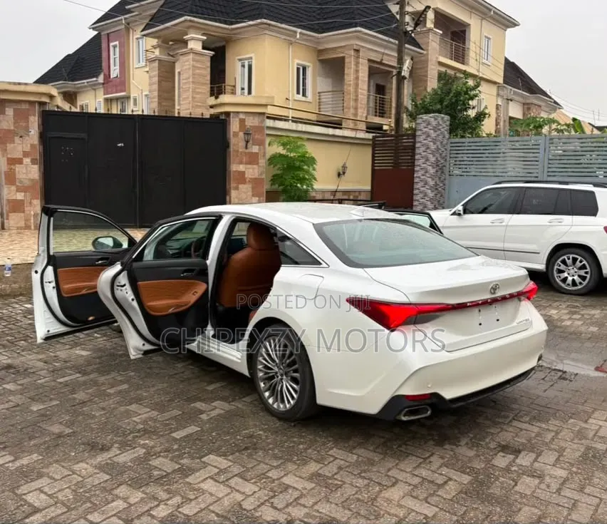 Toyota Avalon Limited FWD Sedan (3.5L V6 8A) 2019 White