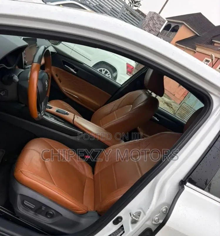 Toyota Avalon Limited FWD Sedan (3.5L V6 8A) 2019 White