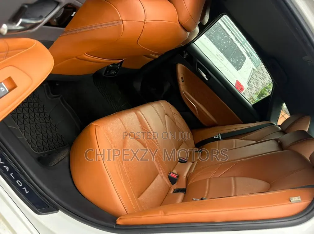Toyota Avalon Limited FWD Sedan (3.5L V6 8A) 2019 White