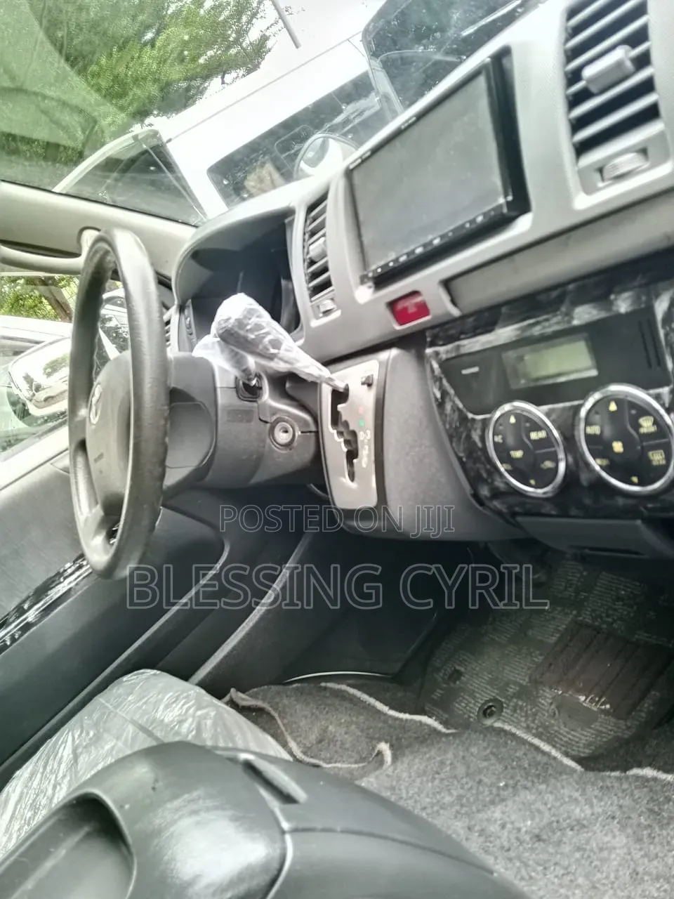 Toyota HiAce 2012 White