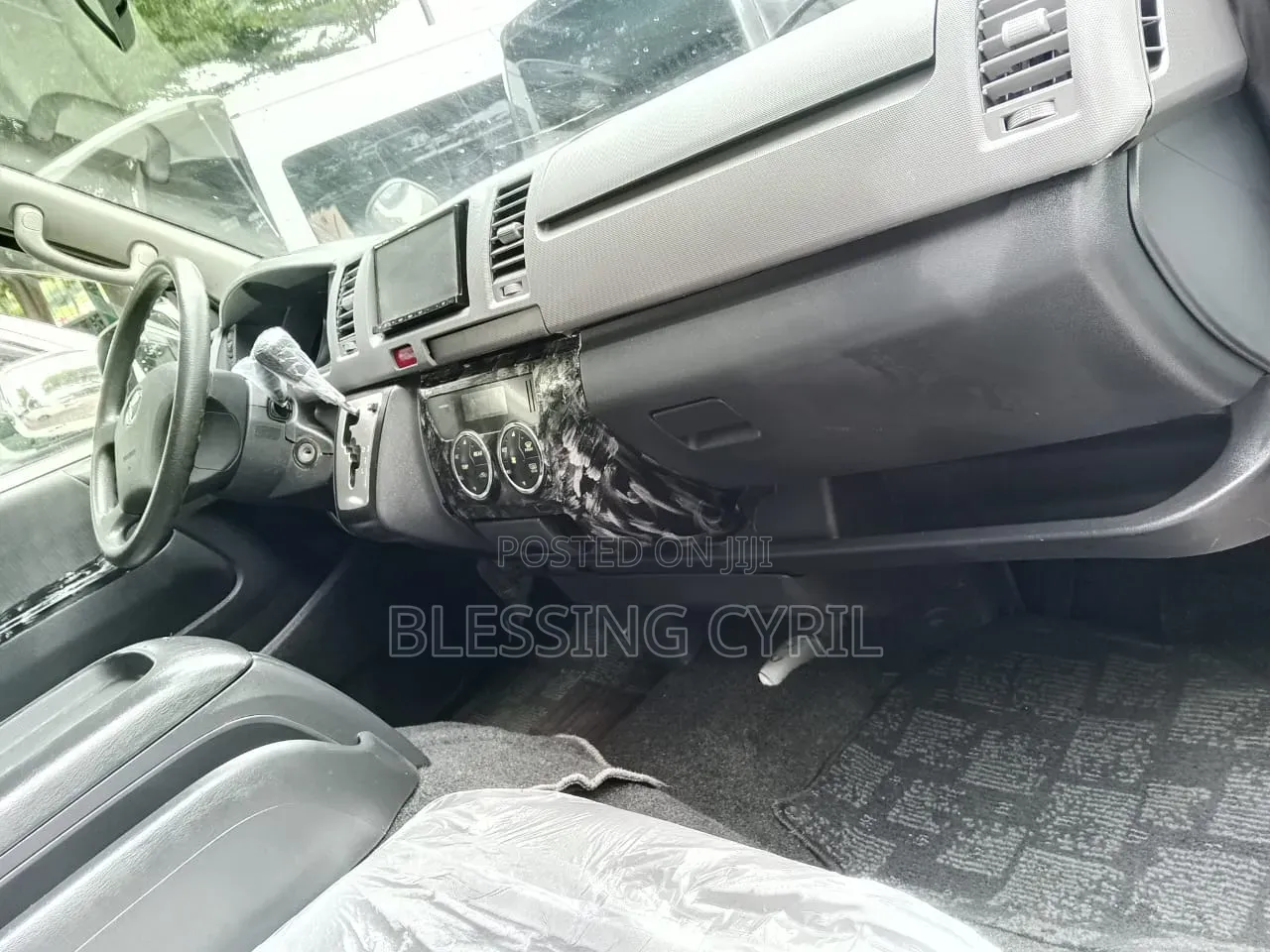 Toyota HiAce 2012 White