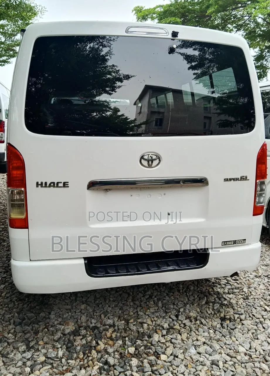 Toyota HiAce 2010 White