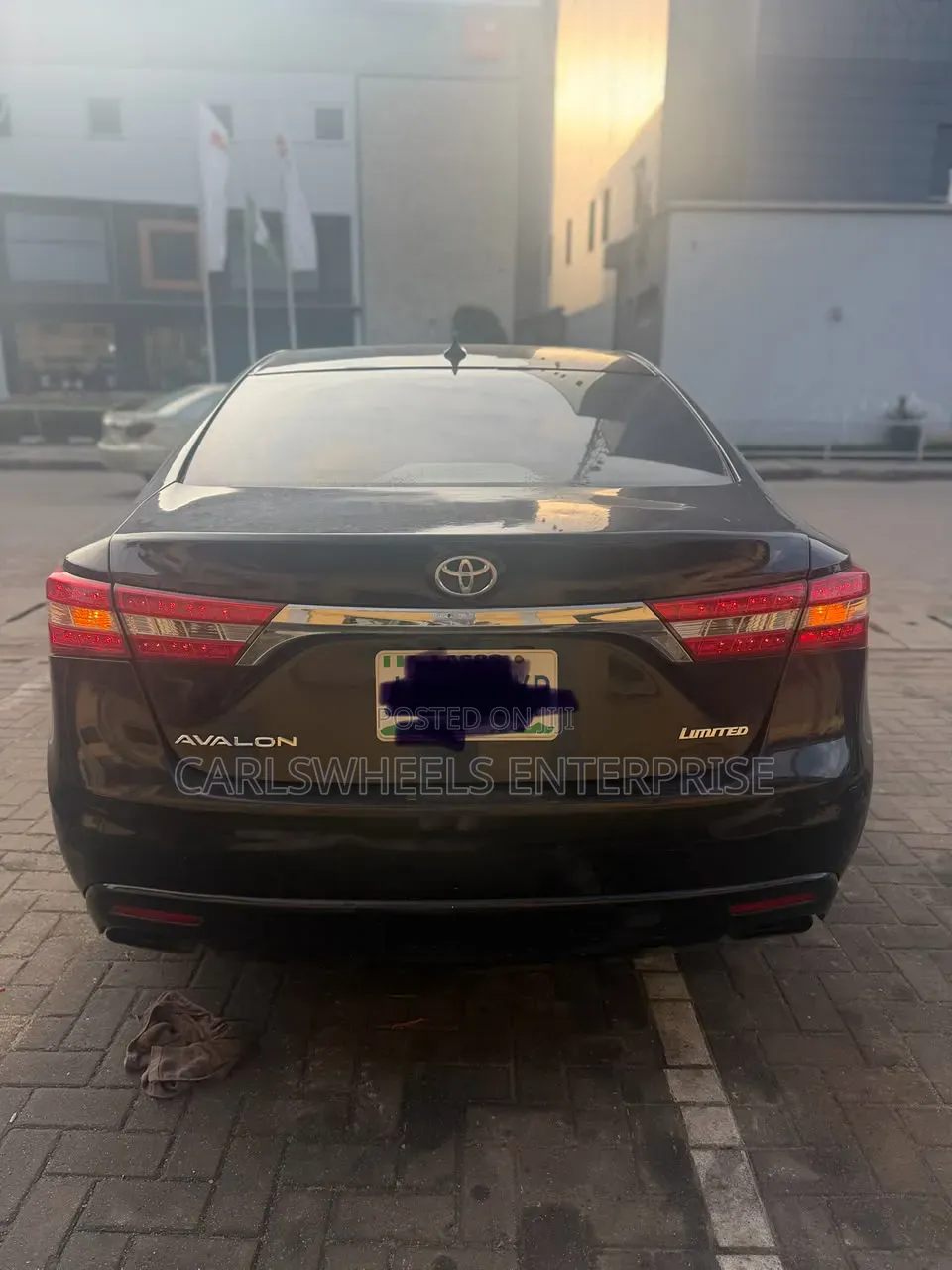 Toyota Avalon Limited 4dr Sedan (3.5L 6cyl 6A) 2014