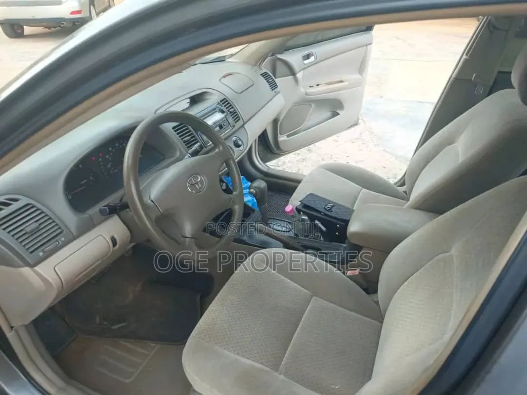 Toyota Camry 2004 Gray