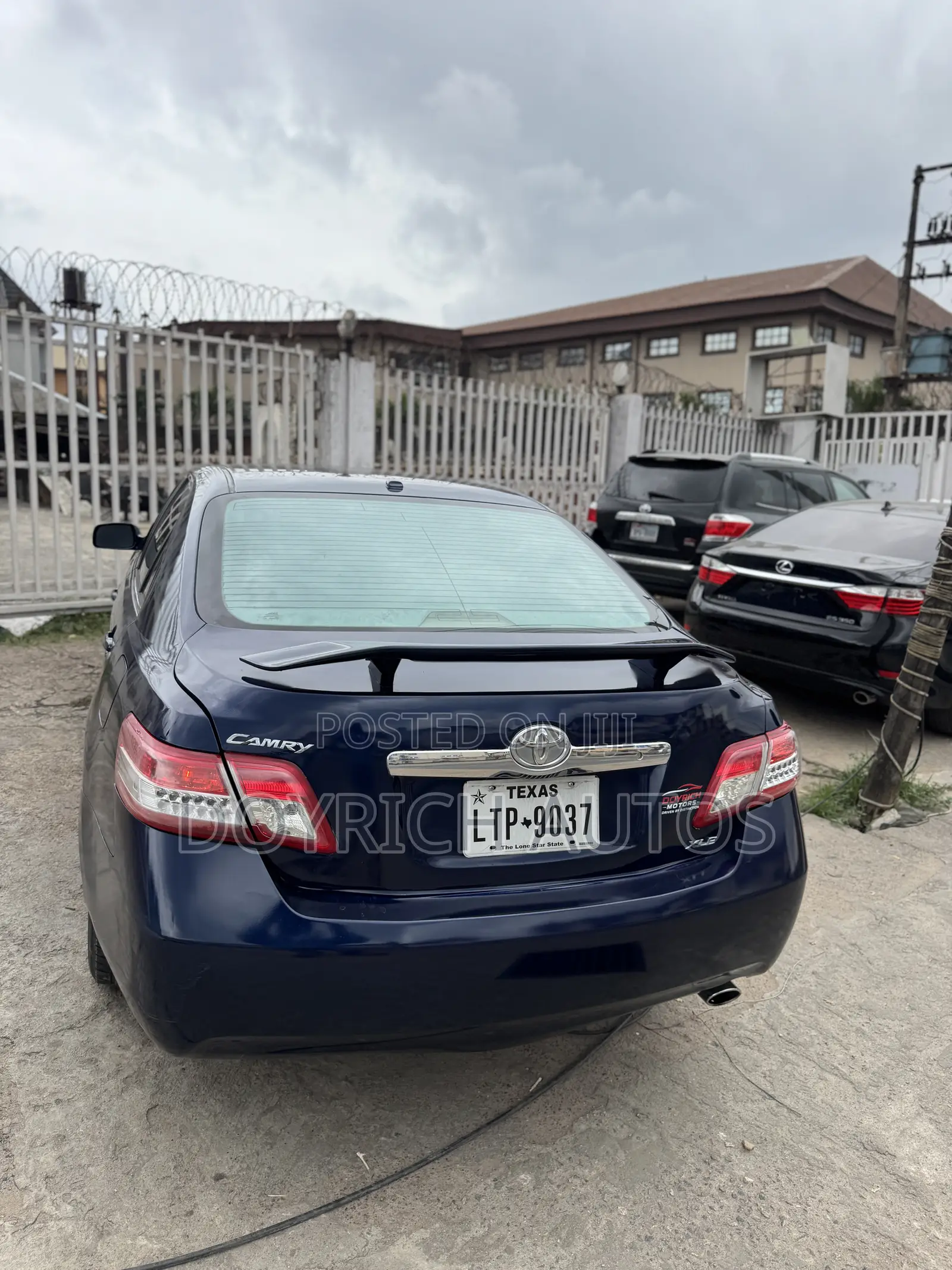 Toyota Camry XLE 4dr Sedan (2.5L 4cyl 6A) 2011 Blue