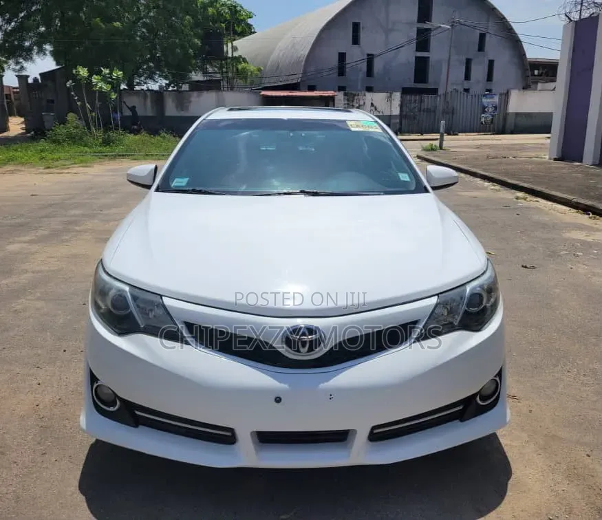 Toyota Camry SE 4dr Sedan (2.5L 4cyl 6A) 2012 White