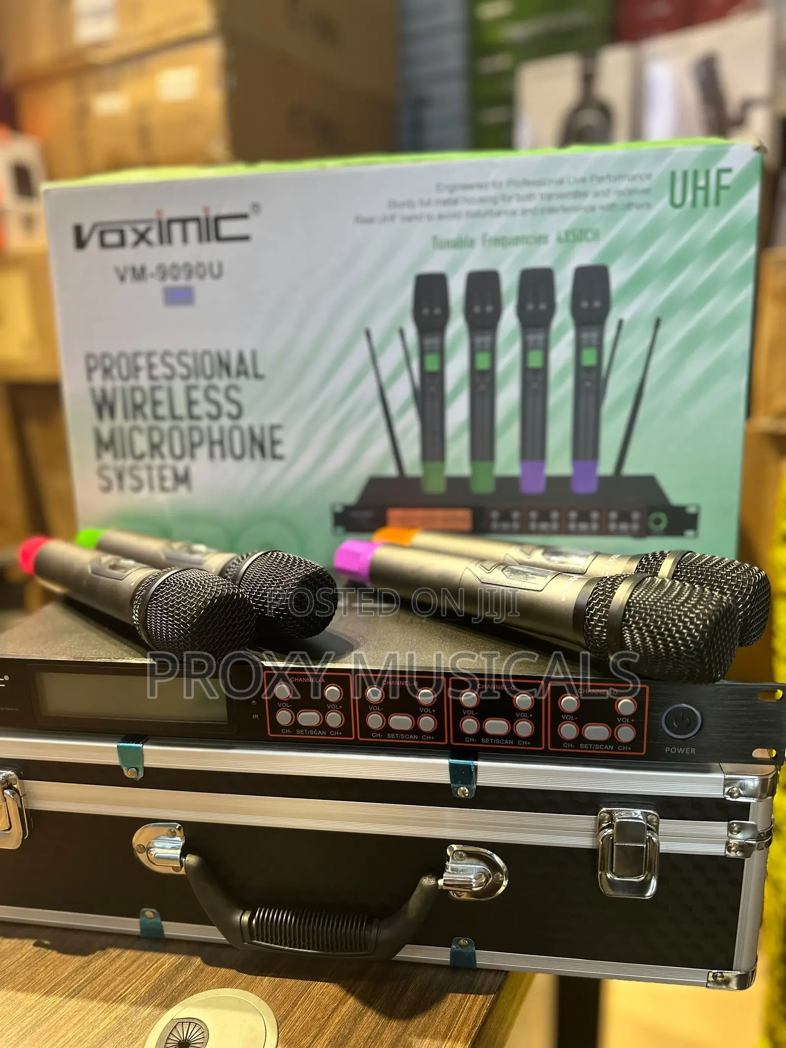 Voximic VM-9090U Professional 4-Channel UHF Wireless Microphone System