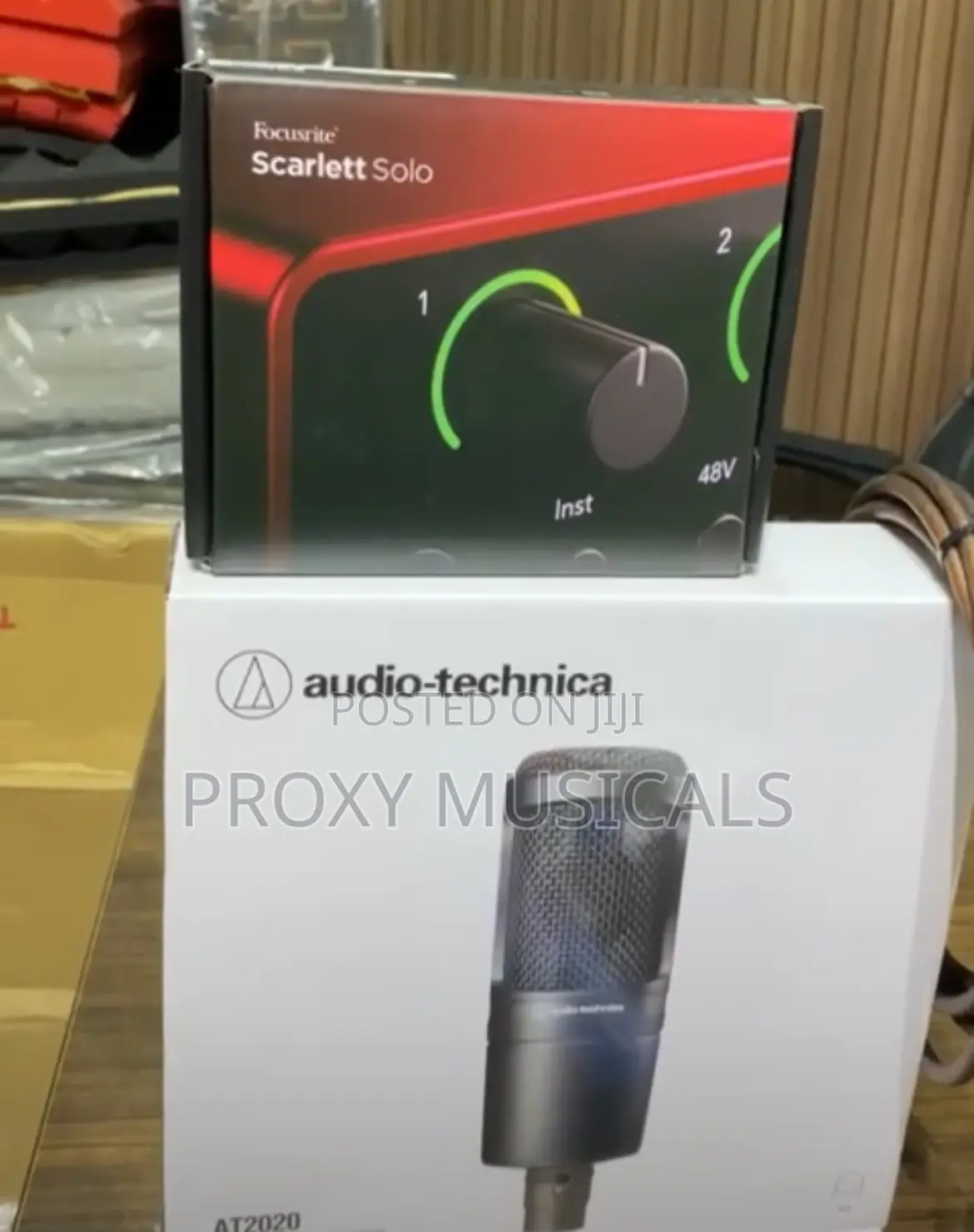 Focusrite Scarlett Solo 4th Gen & Audio-Technica At2020 Studio Bundle