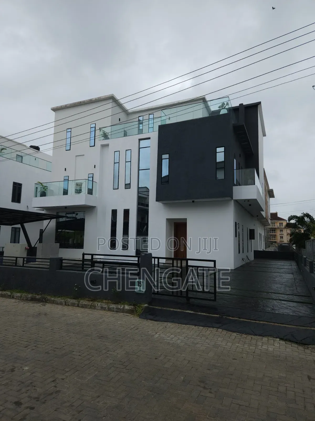 Furnished 5bdrm Duplex in Jakande for sale