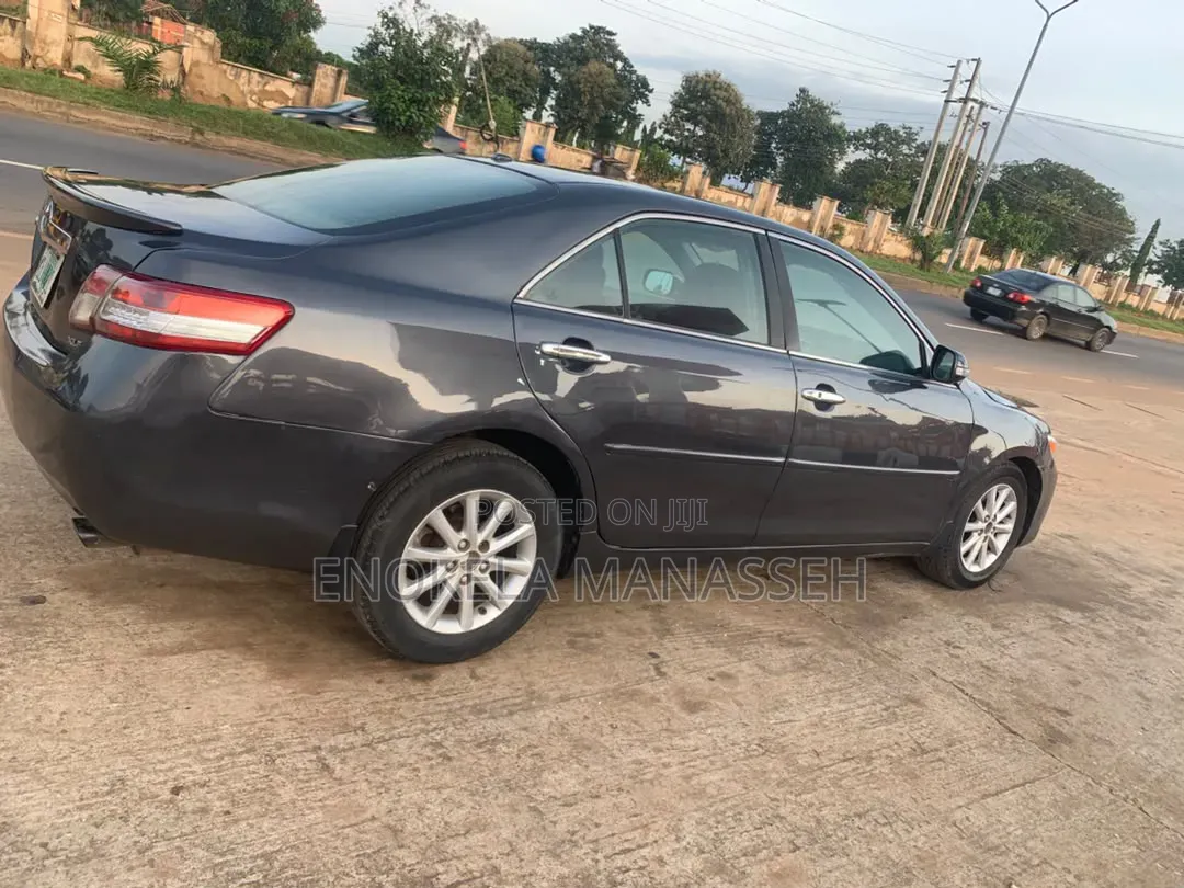 Toyota Camry XLE 4dr Sedan (2.5L 4cyl 6AM) 2010 Gray