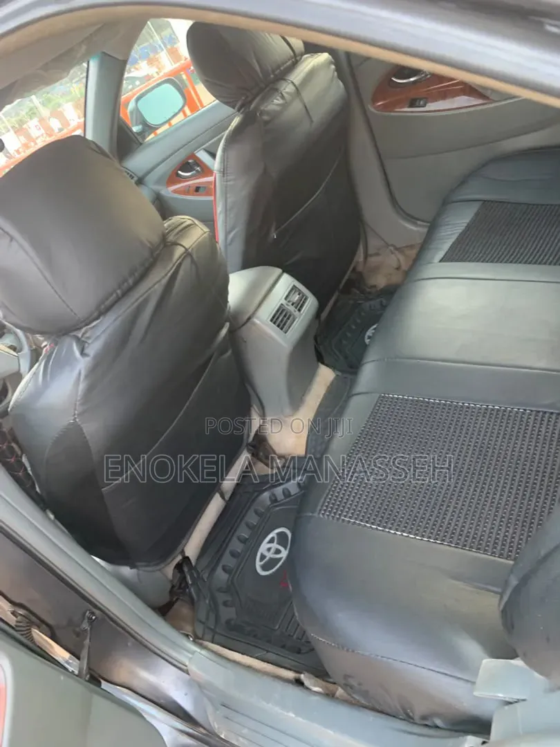 Toyota Camry XLE 4dr Sedan (2.5L 4cyl 6AM) 2010 Gray