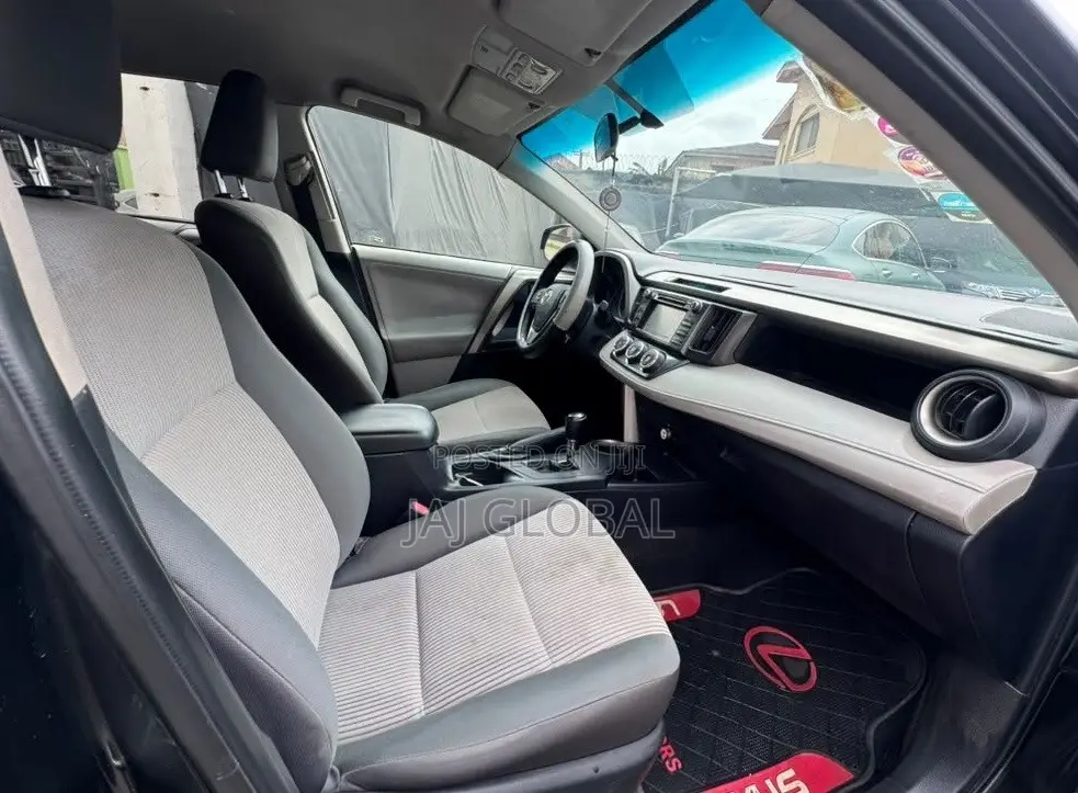 Toyota RAV4 XLE AWD (2.5L 4cyl 6A) 2013 Gray