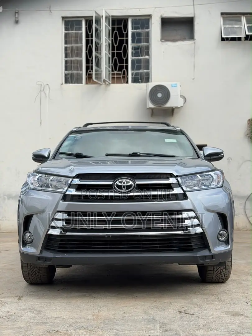 Toyota Highlander XLE V6 4x4 (3.5L 6cyl 6A) 2016 Silver