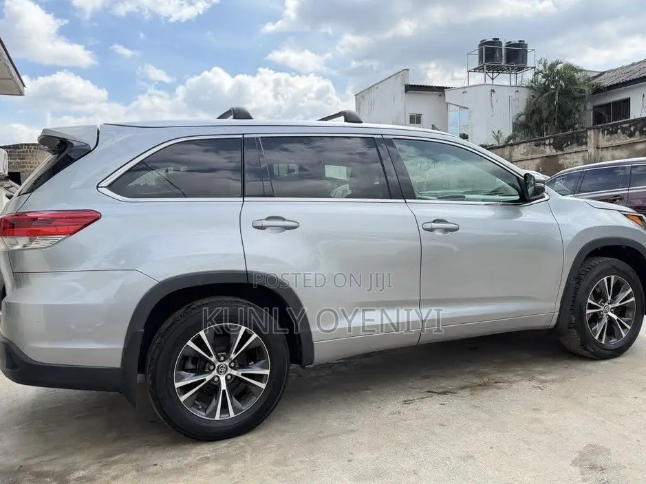 Toyota Highlander XLE V6 4x4 (3.5L 6cyl 6A) 2016 Silver