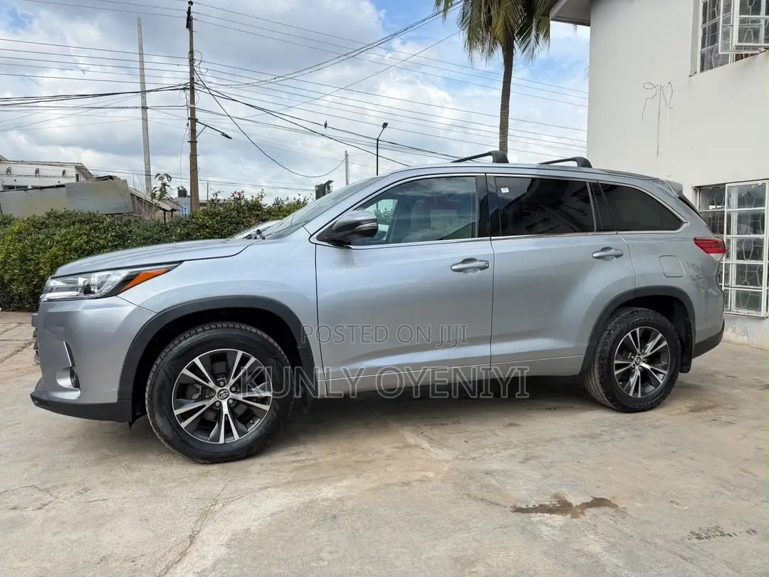 Toyota Highlander XLE V6 4x4 (3.5L 6cyl 6A) 2016 Silver