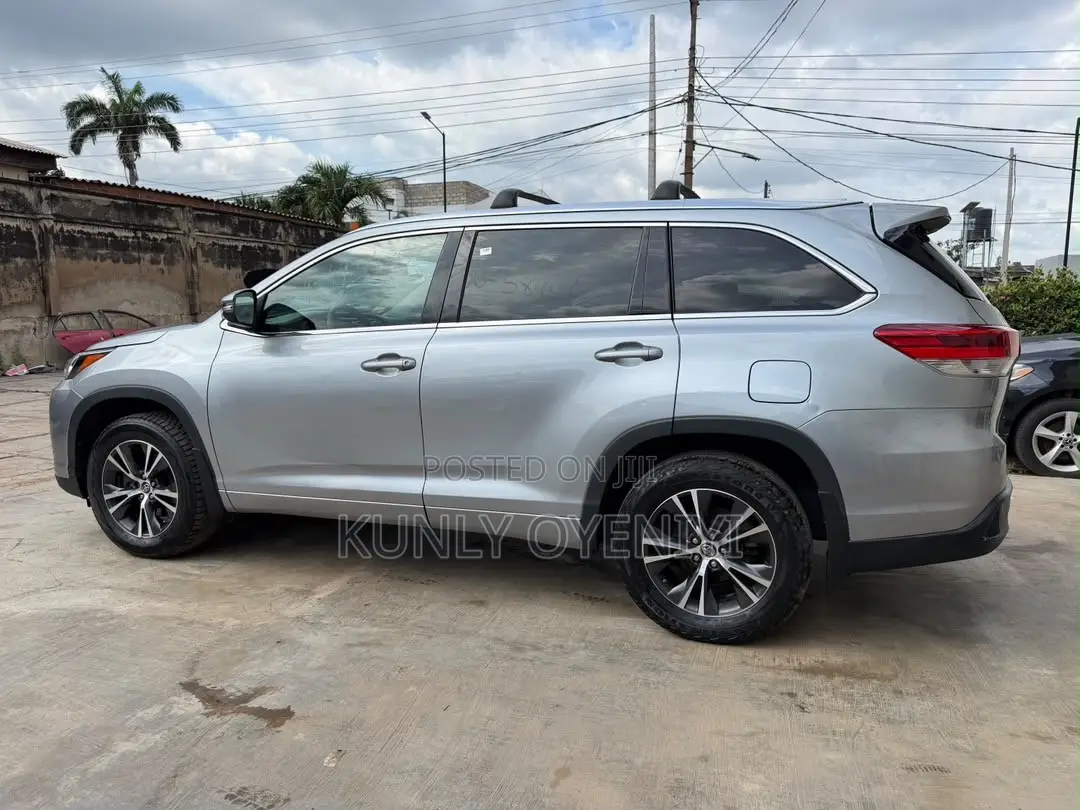 Toyota Highlander XLE V6 4x4 (3.5L 6cyl 6A) 2016 Silver