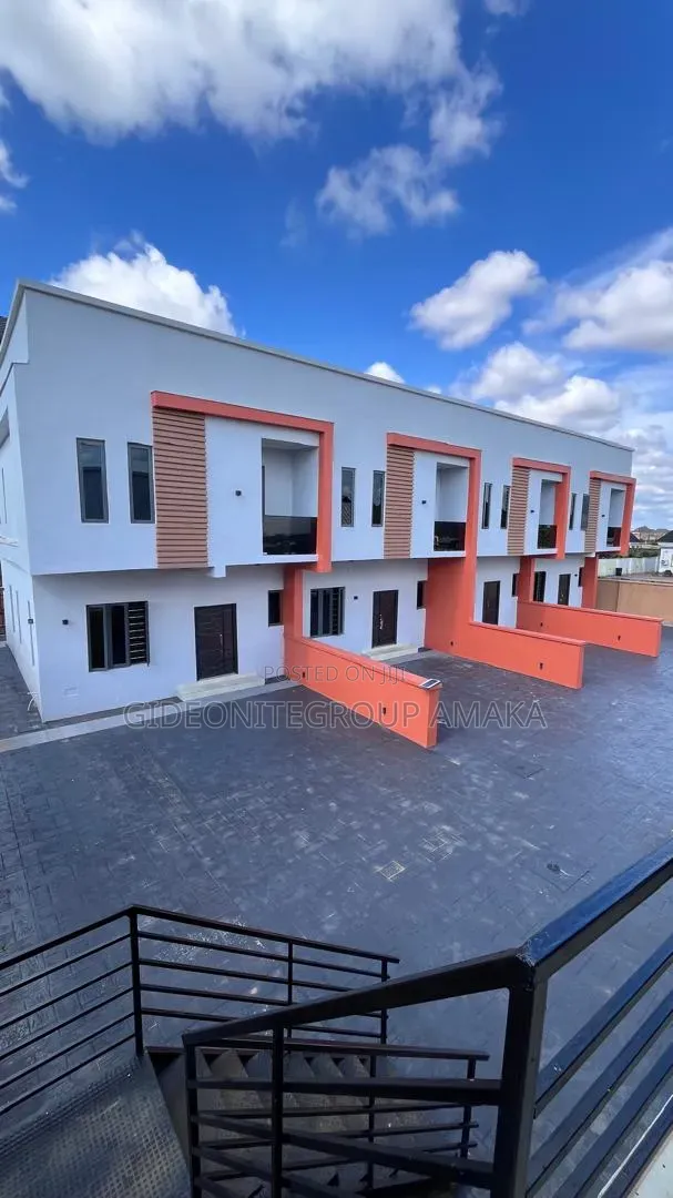 14bdrm Duplex in Okhuoromi Gra, Benin City for sale