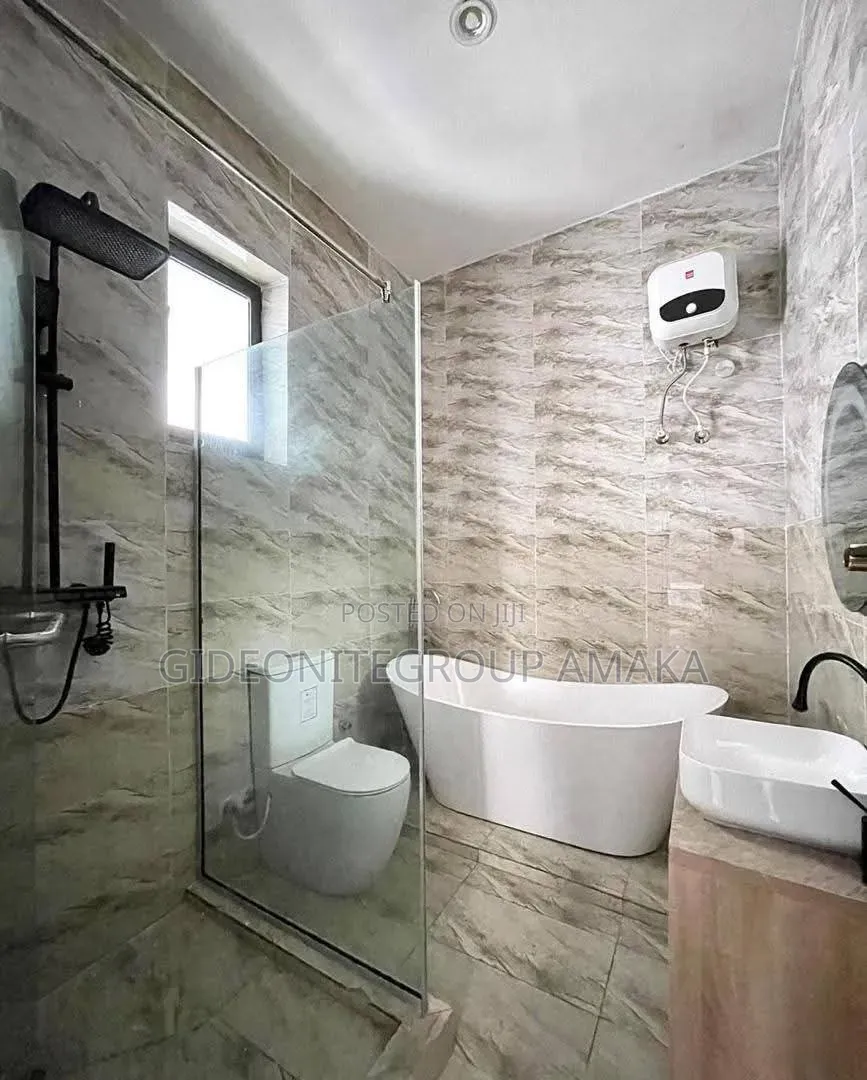 14bdrm Duplex in Okhuoromi Gra, Benin City for sale