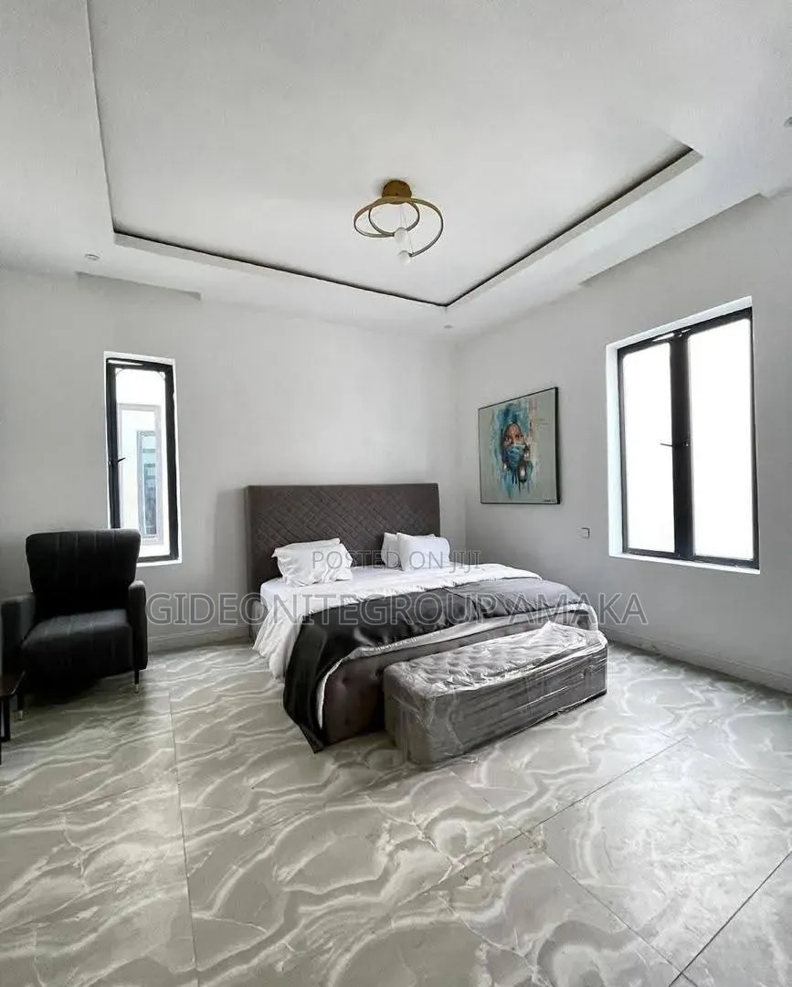 14bdrm Duplex in Okhuoromi Gra, Benin City for sale