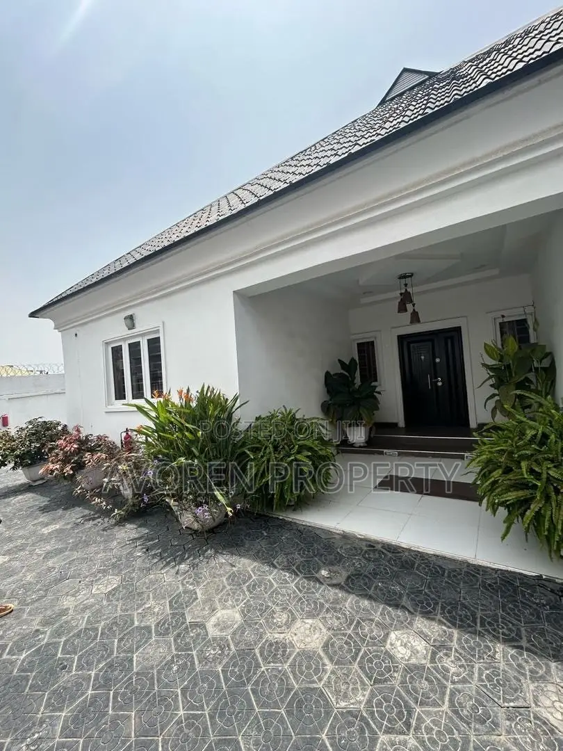 3bdrm Bungalow in Ajiun Villa ,Comfort, Ogudu for sale