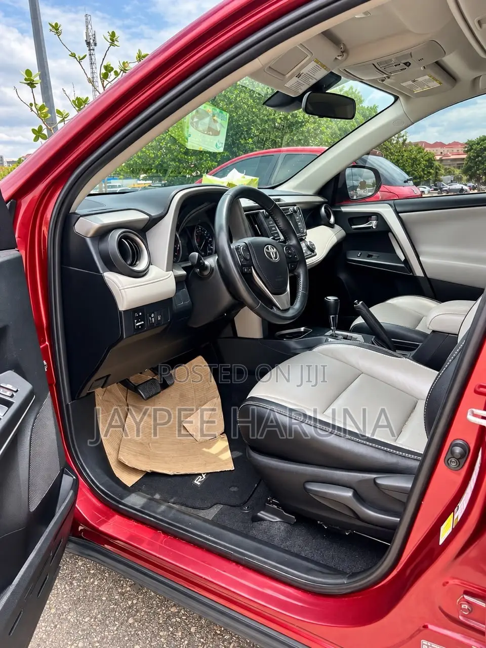 Toyota RAV4 XLE 4dr SUV (2.5L 4cyl 6A) 2018 Red