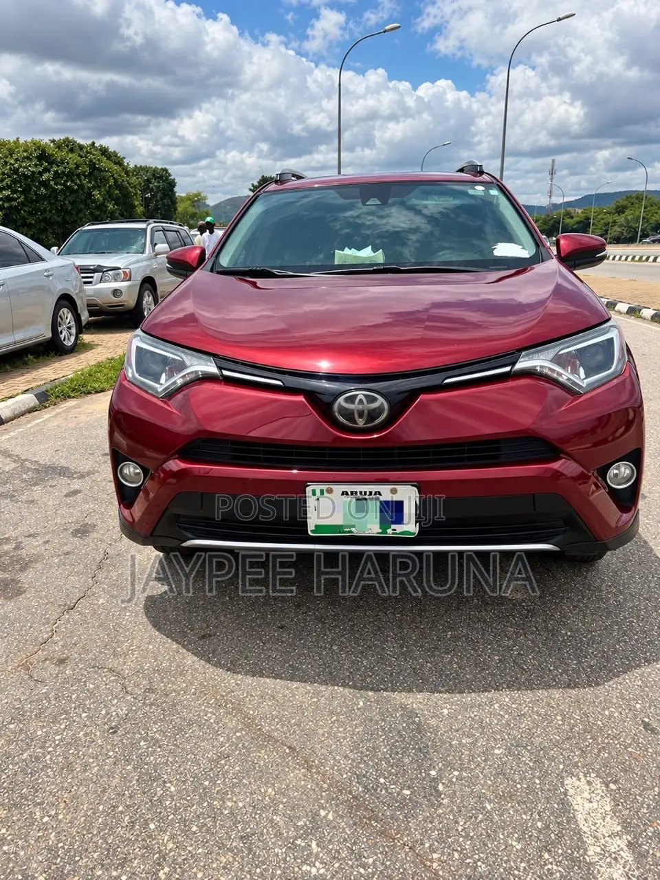 Toyota RAV4 XLE 4dr SUV (2.5L 4cyl 6A) 2018 Red