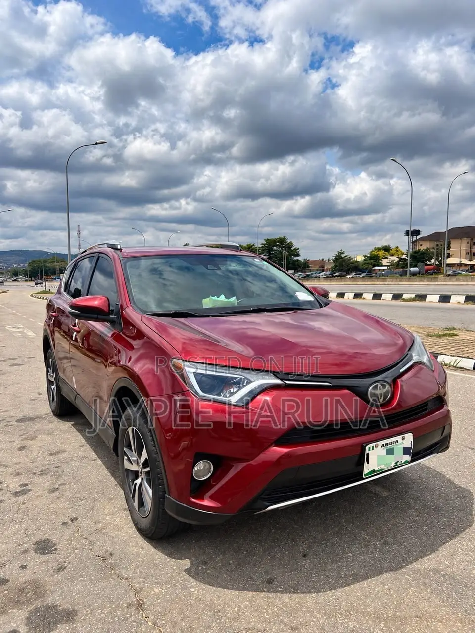 Toyota RAV4 XLE 4dr SUV (2.5L 4cyl 6A) 2018 Red