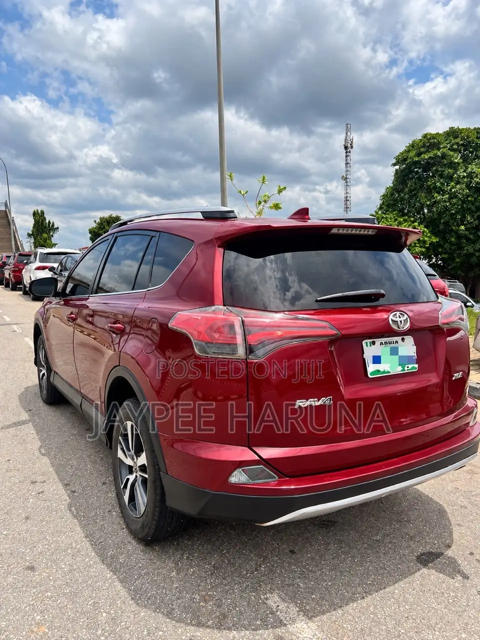 Toyota RAV4 XLE 4dr SUV (2.5L 4cyl 6A) 2018 Red
