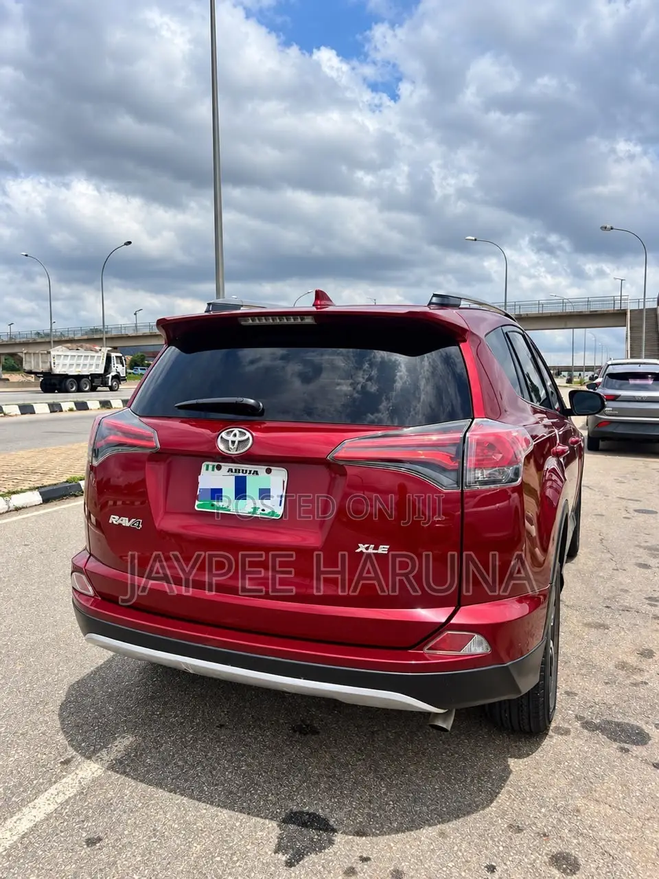 Toyota RAV4 XLE 4dr SUV (2.5L 4cyl 6A) 2018 Red