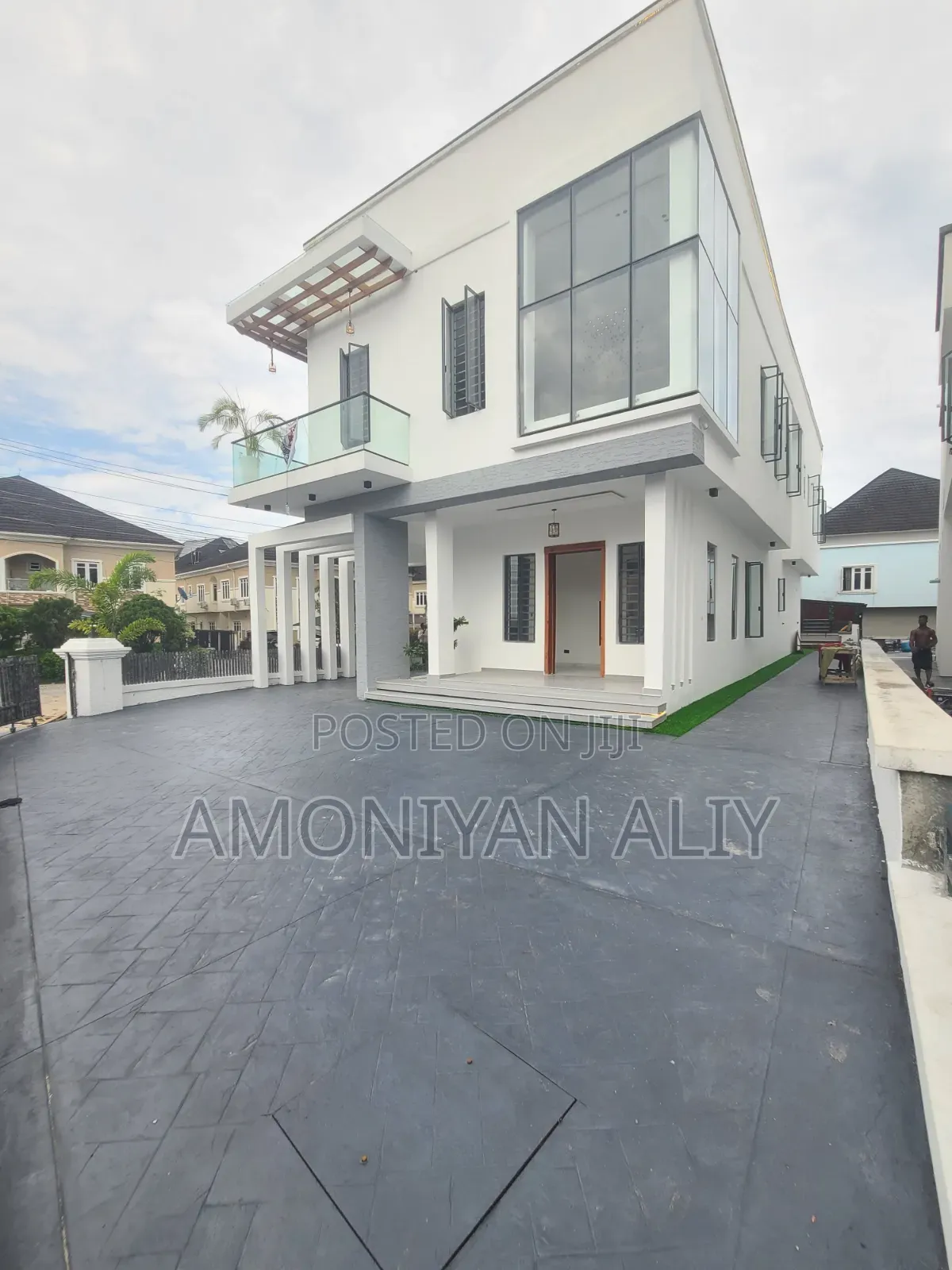 5bdrm Duplex in Megamond Estate, Off Lekki-Epe Expressway for sale