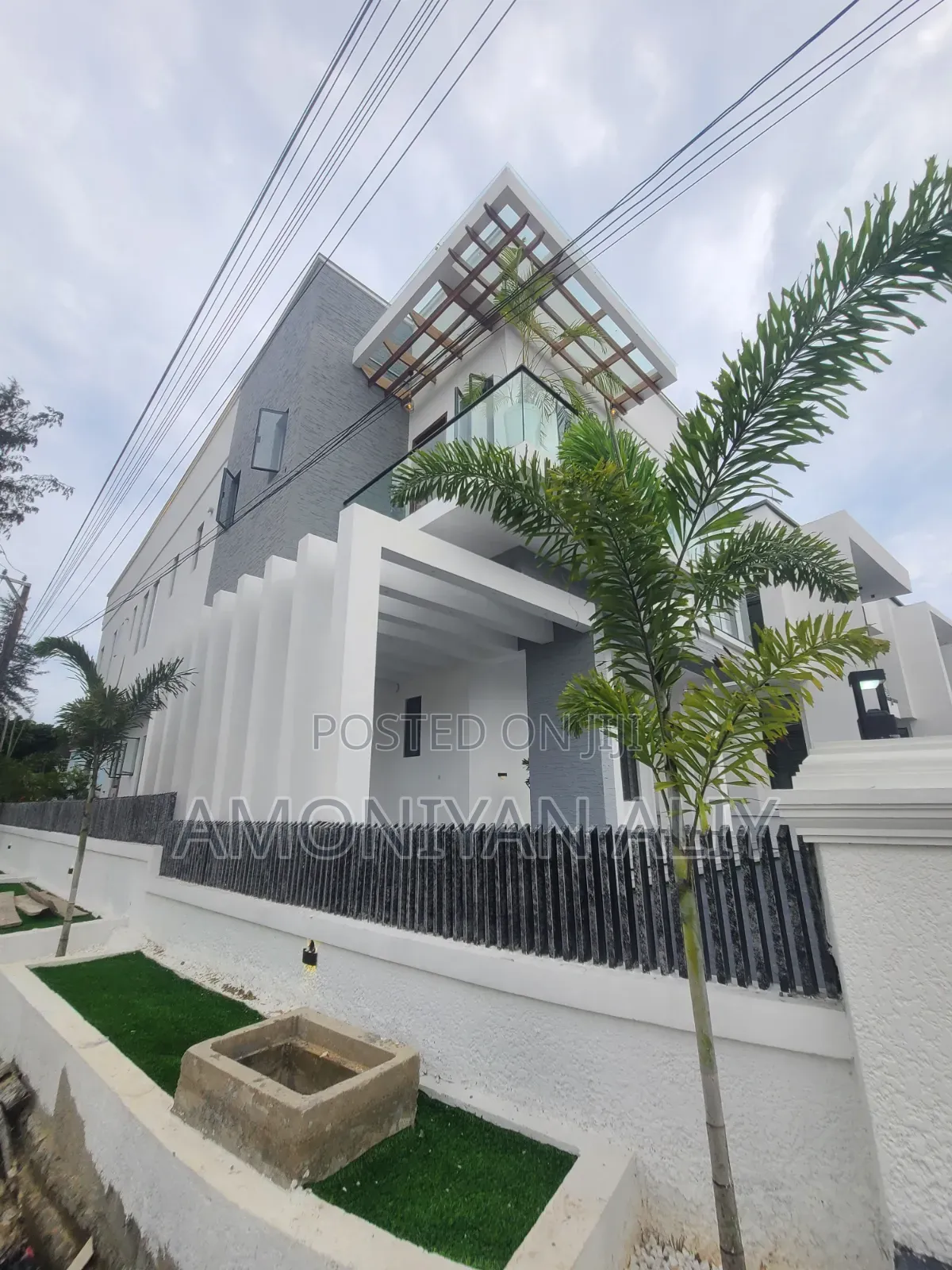 5bdrm Duplex in Megamond Estate, Off Lekki-Epe Expressway for sale