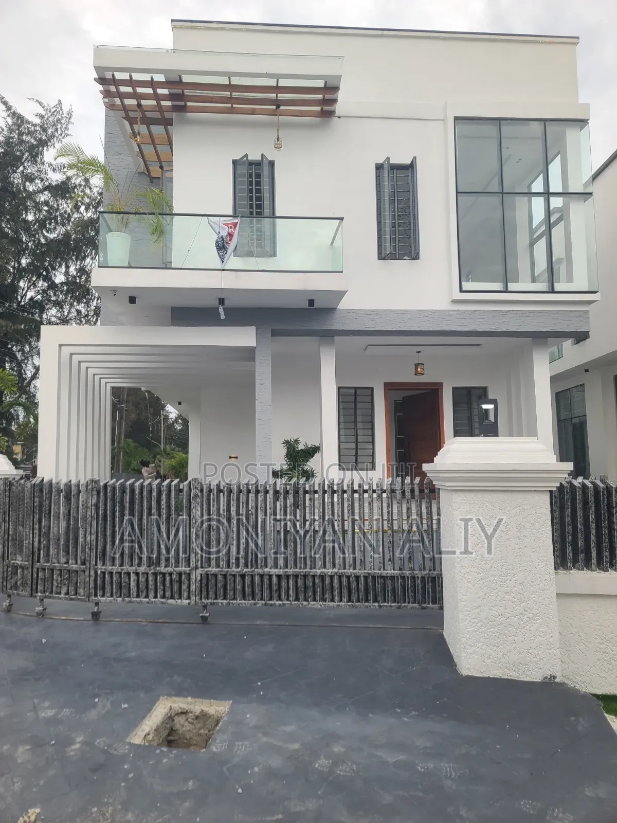 5bdrm Duplex in Megamond Estate, Off Lekki-Epe Expressway for sale