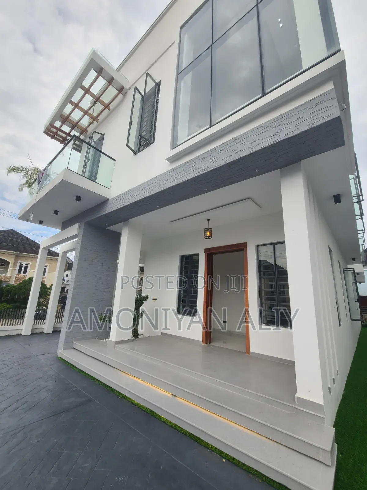 5bdrm Duplex in Megamond Estate, Off Lekki-Epe Expressway for sale