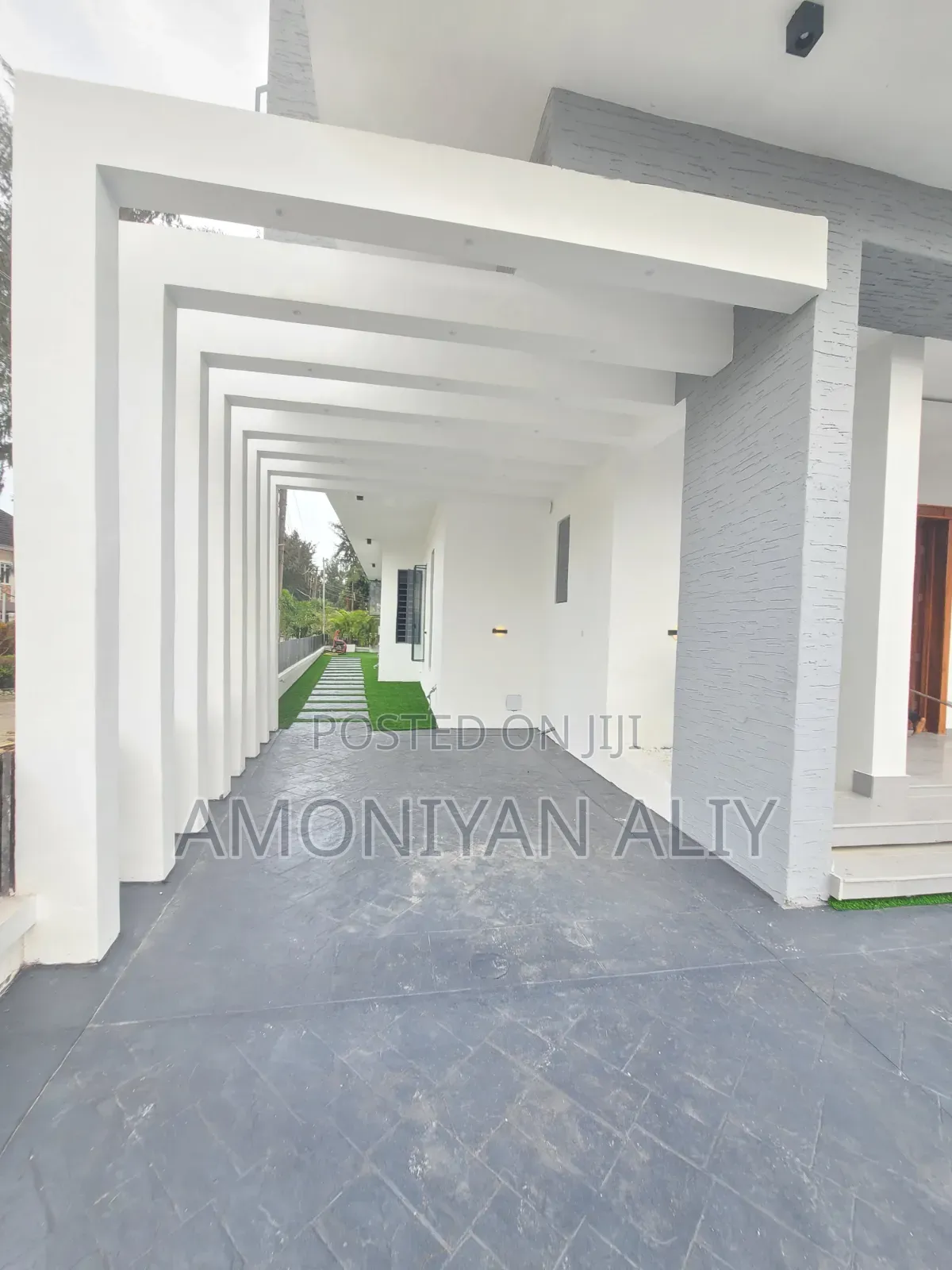 5bdrm Duplex in Megamond Estate, Off Lekki-Epe Expressway for sale