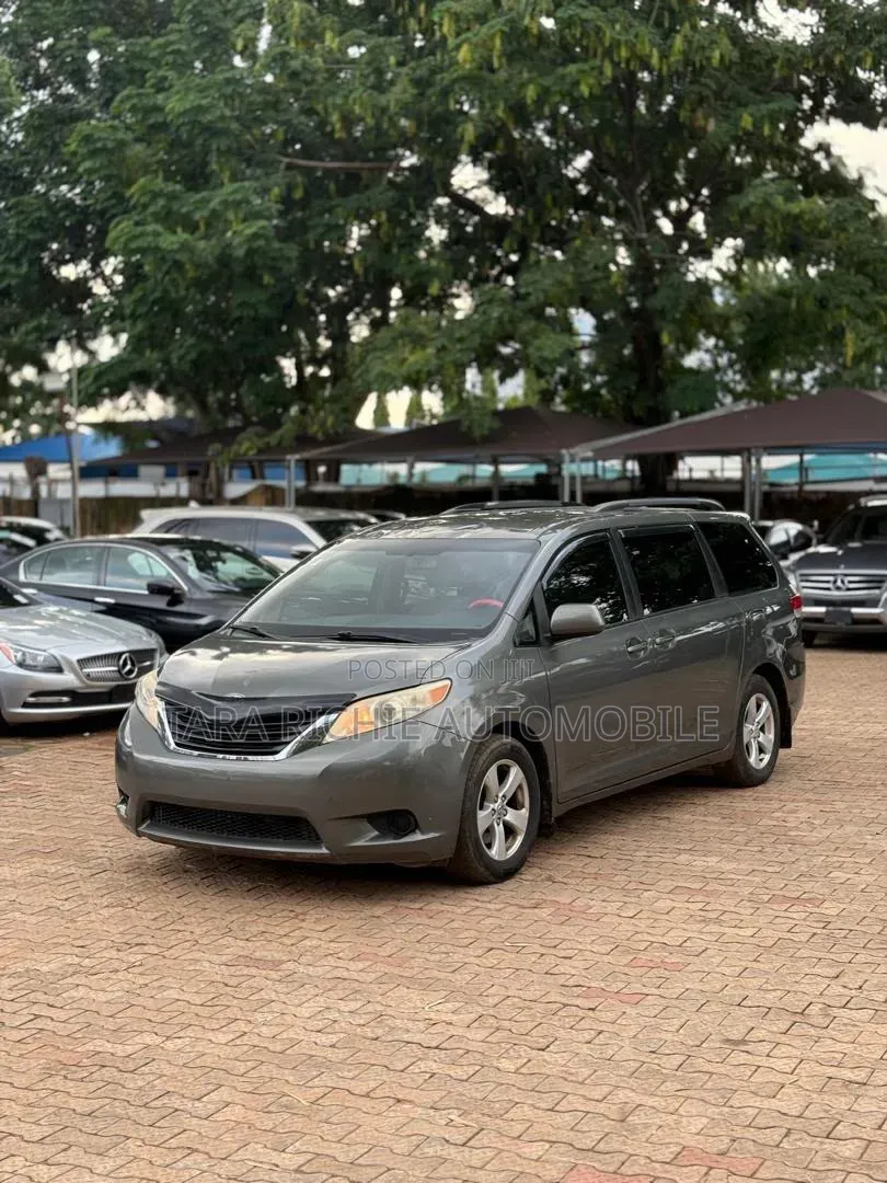 Toyota Sienna 2012 Gray