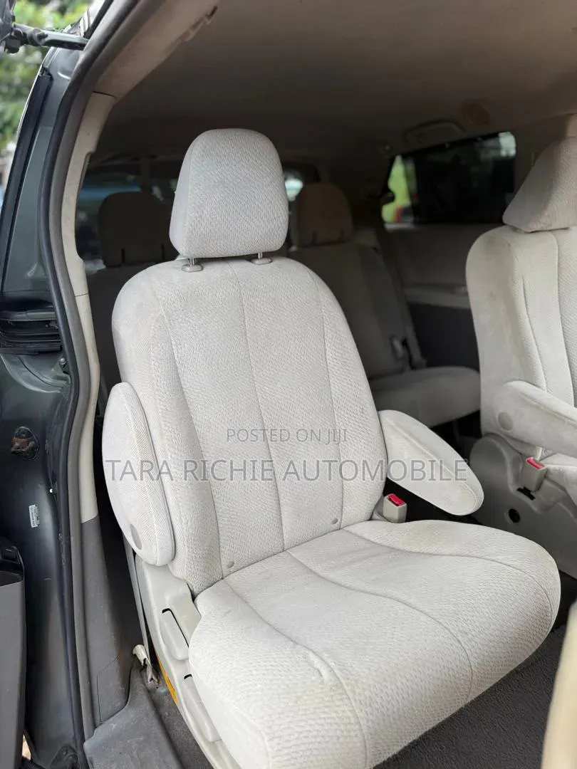 Toyota Sienna 2012 Gray