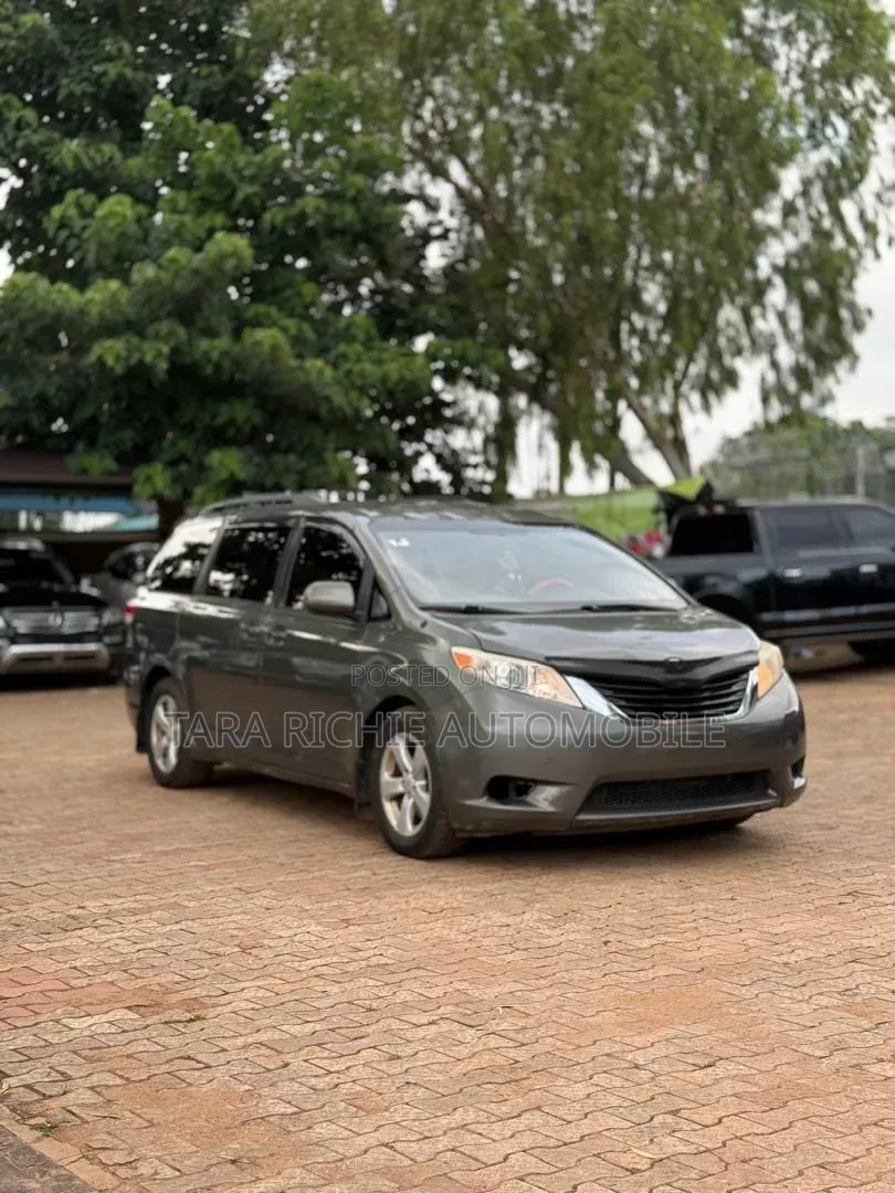 Toyota Sienna 2012 Gray