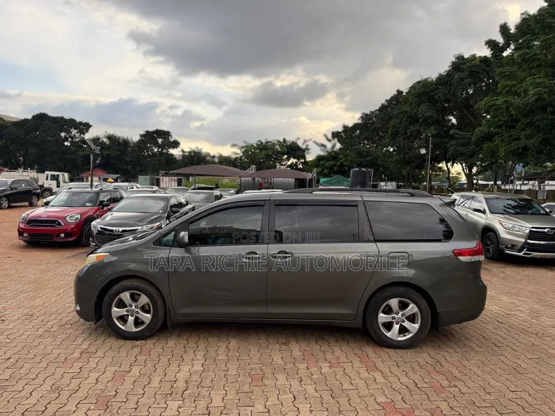 Toyota Sienna 2012 Gray
