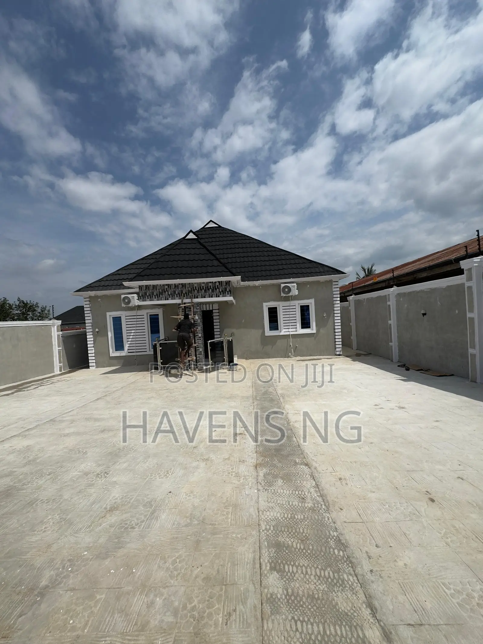 3bdrm Bungalow in Akala Express for sale