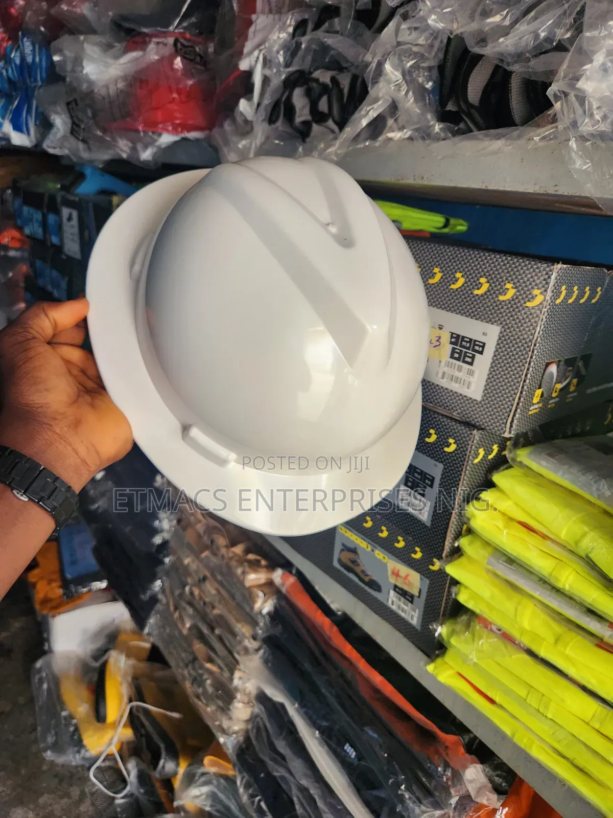 Round Helmet_ Full Brim Hard Hat