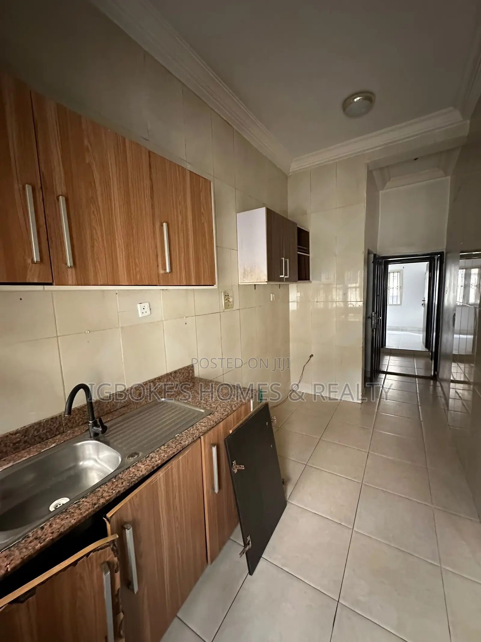 2bdrm Apartment in Chevron for rent