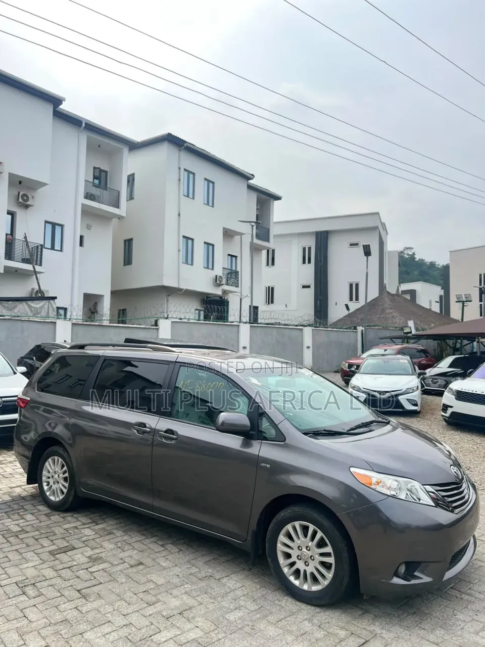 Toyota Sienna LE 8 Passenger (3.5L 6cyl 8A) 2017 Silver