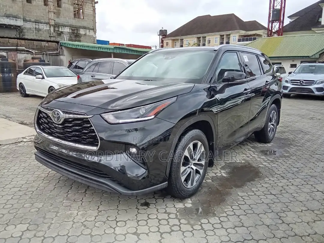 Toyota Highlander XLE 2022 Black