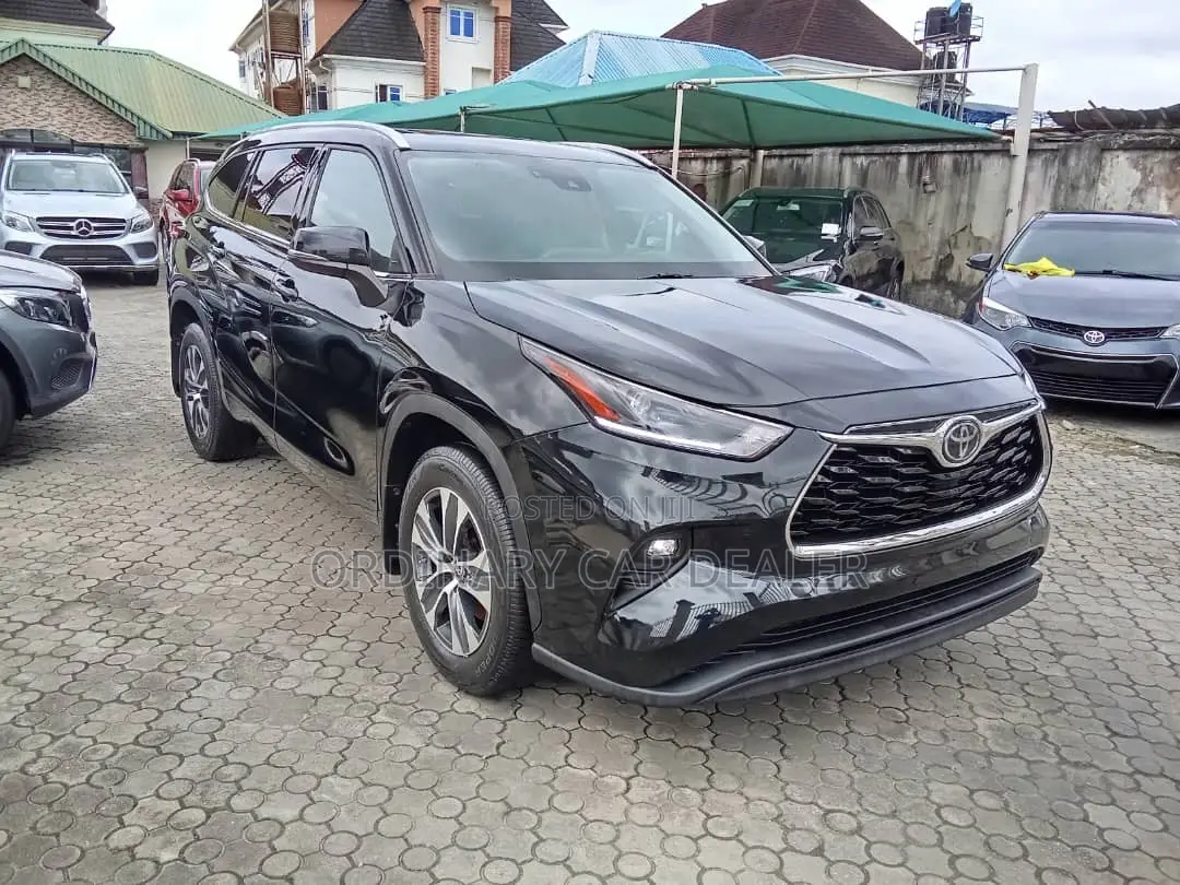 Toyota Highlander XLE 2022 Black