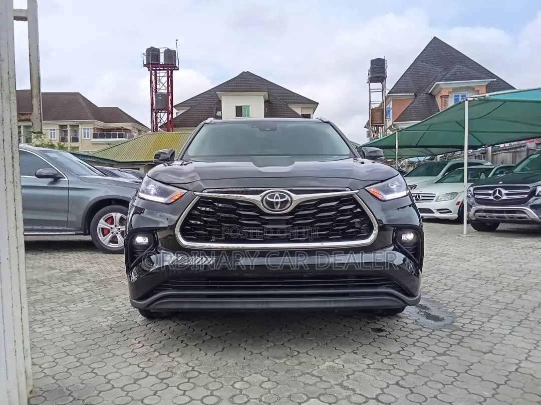Toyota Highlander XLE 2022 Black