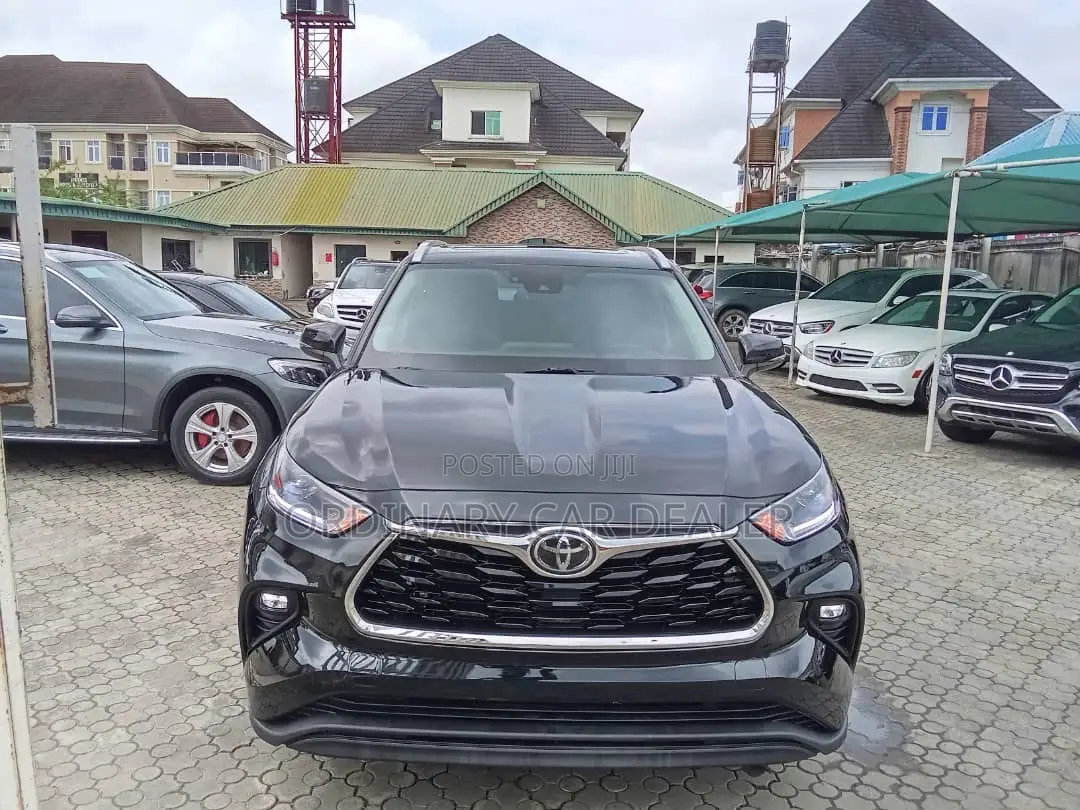 Toyota Highlander XLE 2022 Black