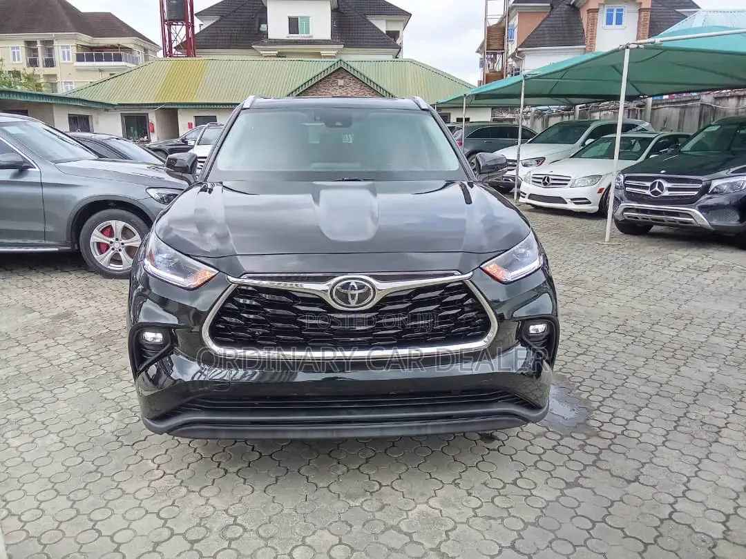 Toyota Highlander XLE 2022 Black